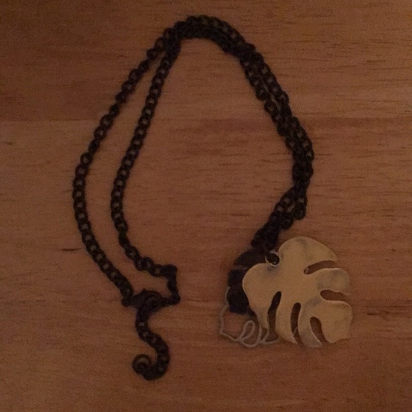 FOXY monstera leaf 🍁 🌿🍃🍂 necklace. - Picture 4 of 5